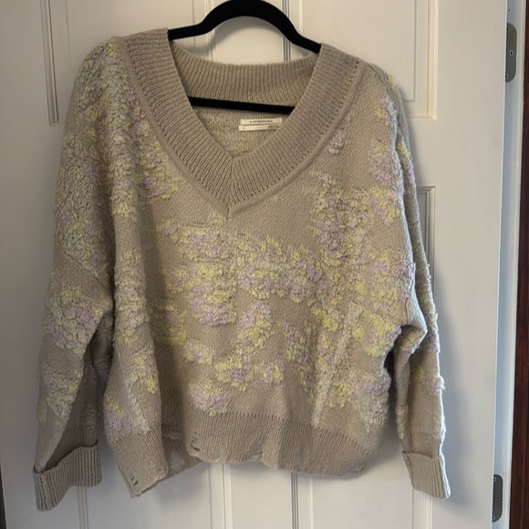 Oversized distressed sweater - Picture 1 of 3